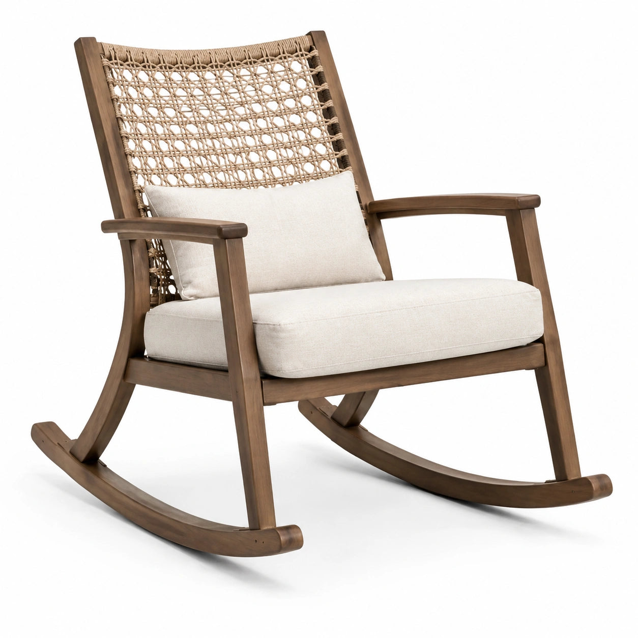 Mecedora de madera con respaldo de ratán y cojines beige