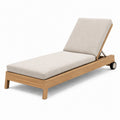 Tumbona de madera de teca con cojín beige